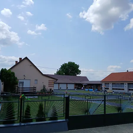 Domacinstvo Pocikini Venkovský dům *